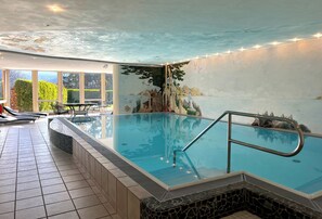 Indoor pool, open 7:30 AM to 7:00 PM, pool umbrellas, sun loungers - Hotel Am Hirschhorn (Wilgartswiesen)