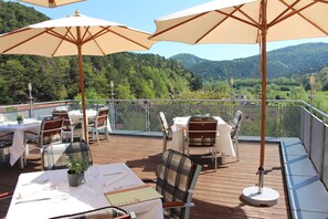 Frühstück und Abendessen, Speisen im Freien 