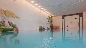 Innendørsbasseng