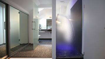 Superior-Doppelzimmer, 1 Doppelbett, Nichtraucher, Bergblick | Badezimmer | Kostenlose Toilettenartikel, Haartrockner, Bademäntel, Hausschuhe