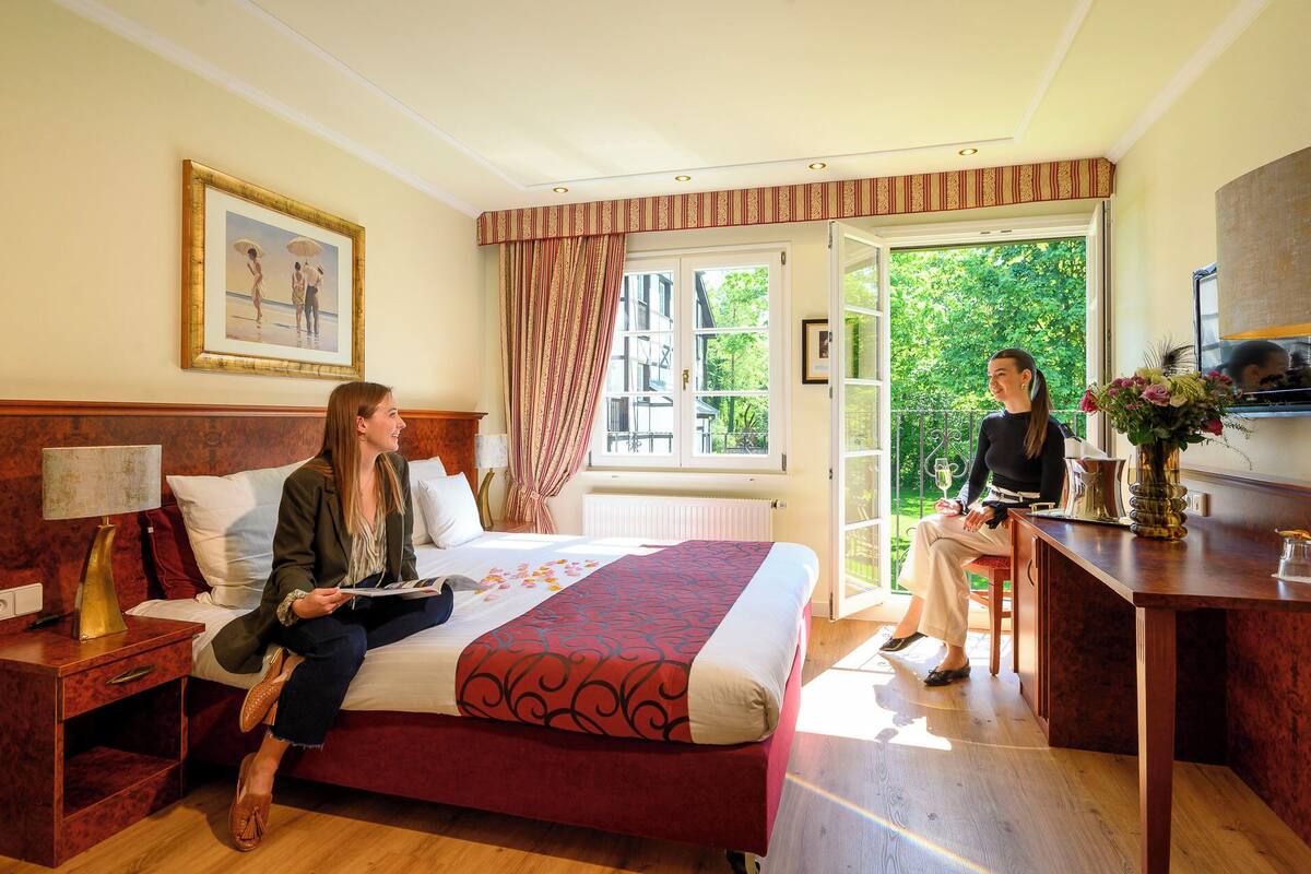 Classic Double Room (Chalet) | Minibar, in-room safe, desk, iron/ironing board (on request)
