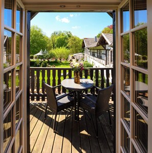 Quarto casal clássico (Chalet) | Frigobar, cofres nos quartos, escrivaninha