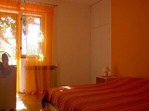 Quarto casal standard, 1 quarto | Camas extras/dobráveis (sobretaxa), Wi-Fi de cortesia, roupa de cama