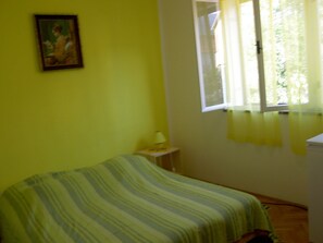 Quarto casal standard, 1 quarto | Camas extras/dobráveis (sobretaxa), Wi-Fi de cortesia, roupa de cama