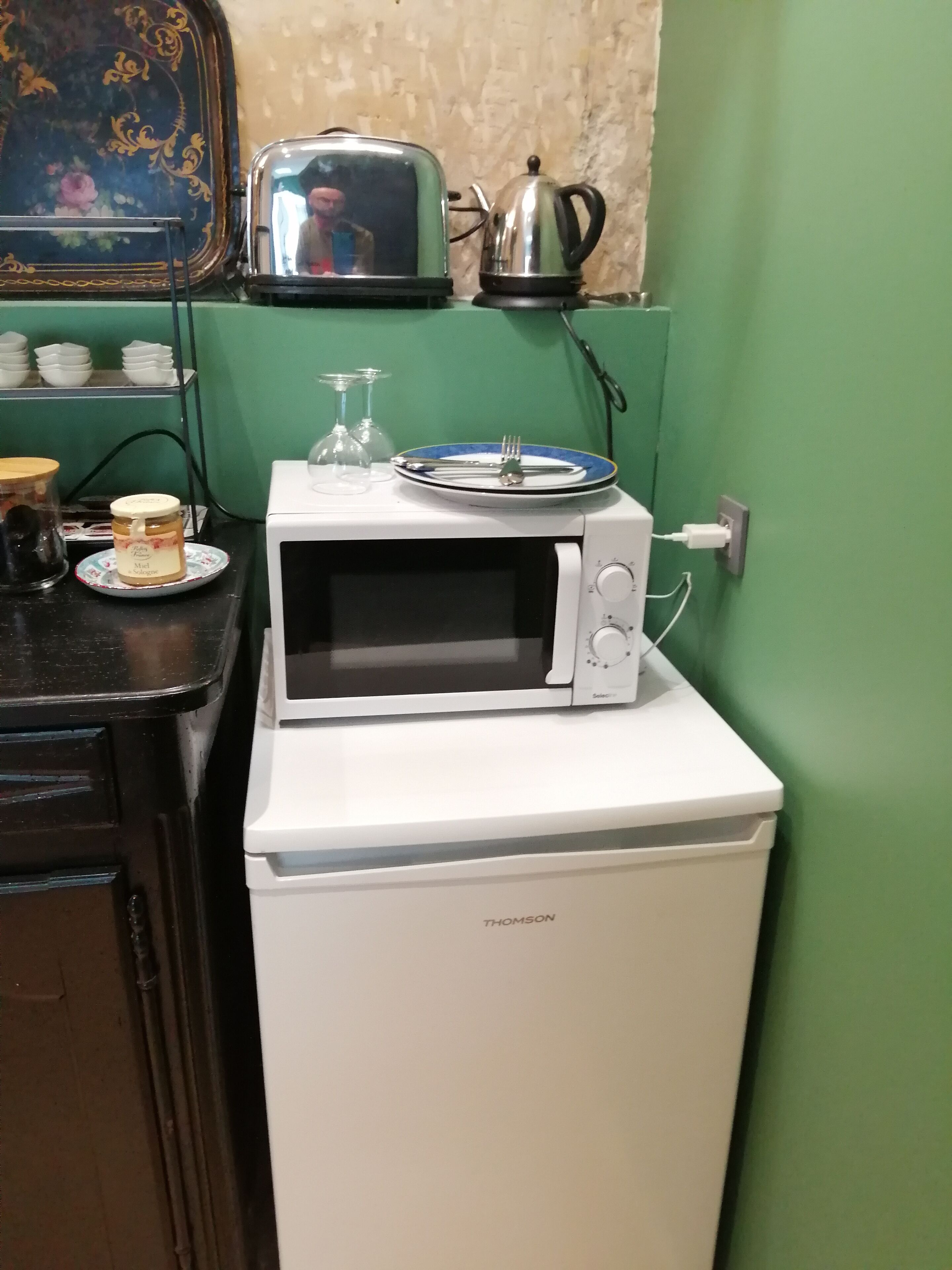 fridge, microwave, coffee/tea maker, electric kettle