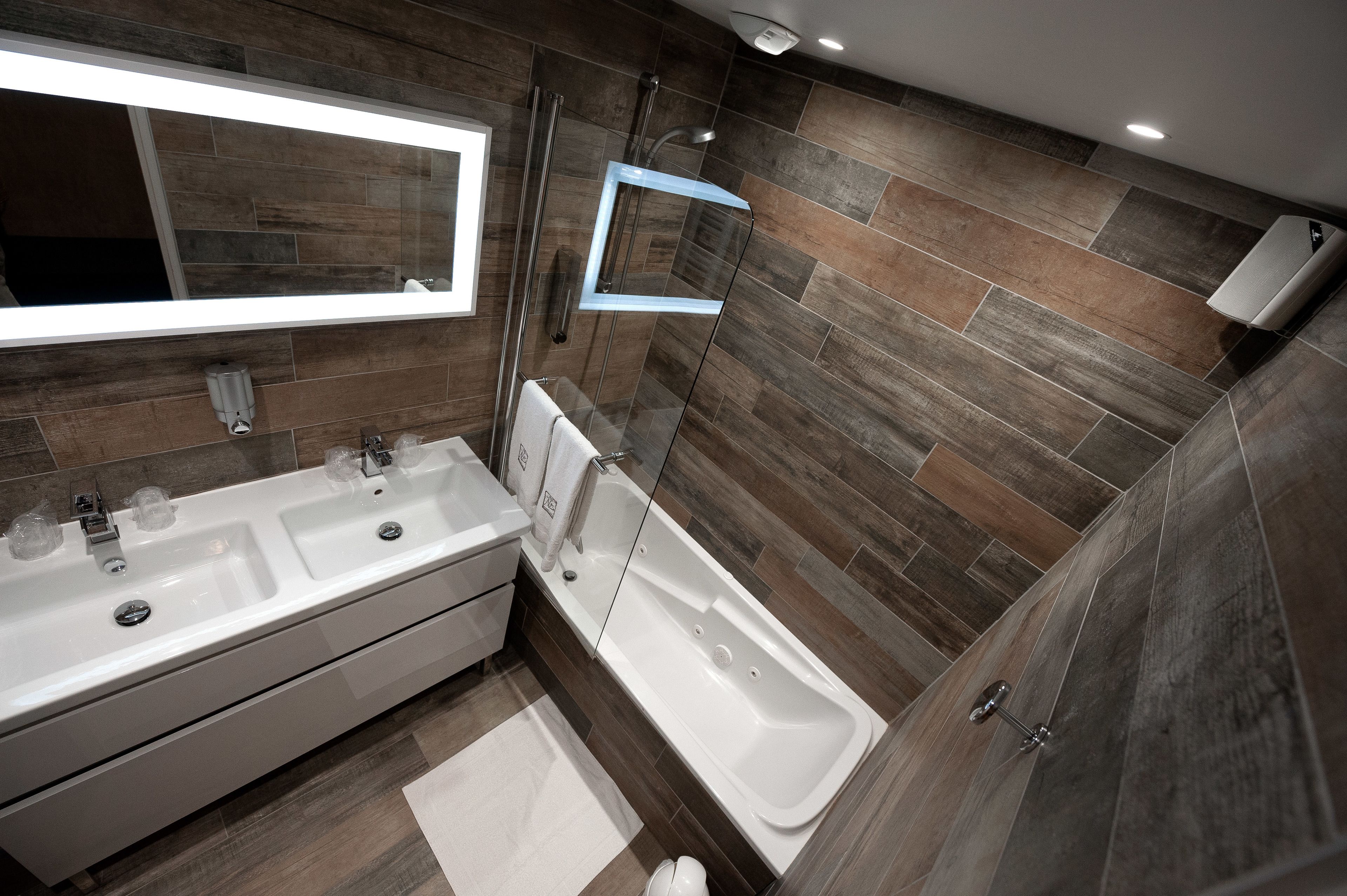 elegance suite | bathroom | hair dryer, towels