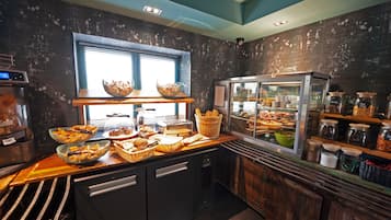 Colazione a buffet, servita tutte le mattine (14.90 EUR a persona)