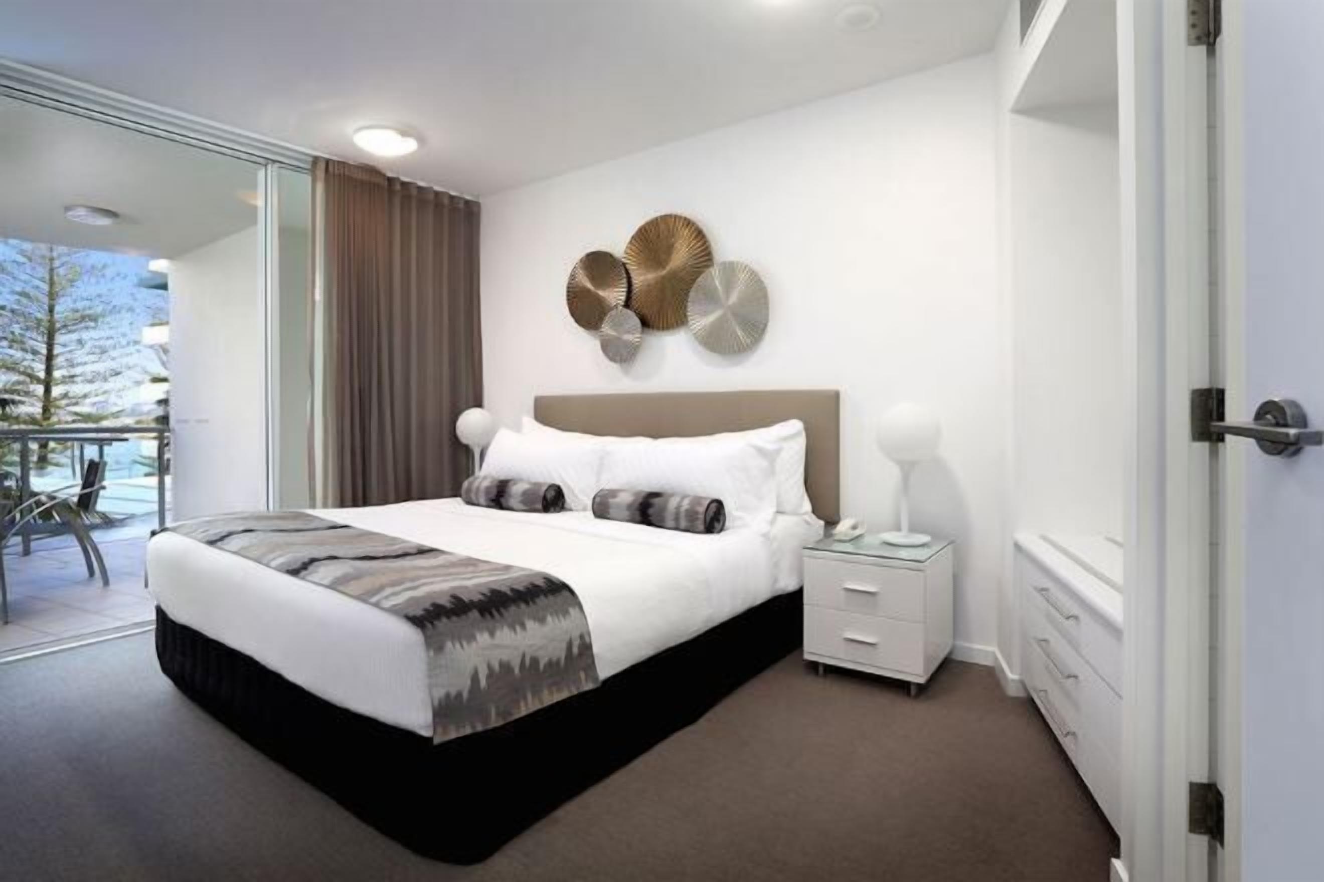 Premium bedding, in-room safe, desk, laptop workspace