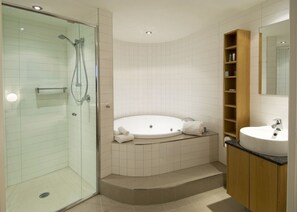 Separate tub and shower, jetted tub, free toiletries, hair dryer