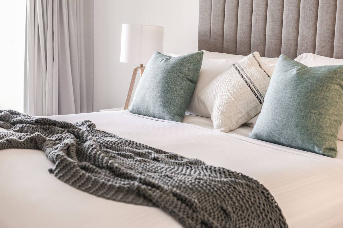 Premium bedding, in-room safe, desk, laptop workspace
