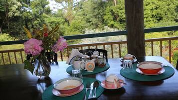 Free daily continental breakfast