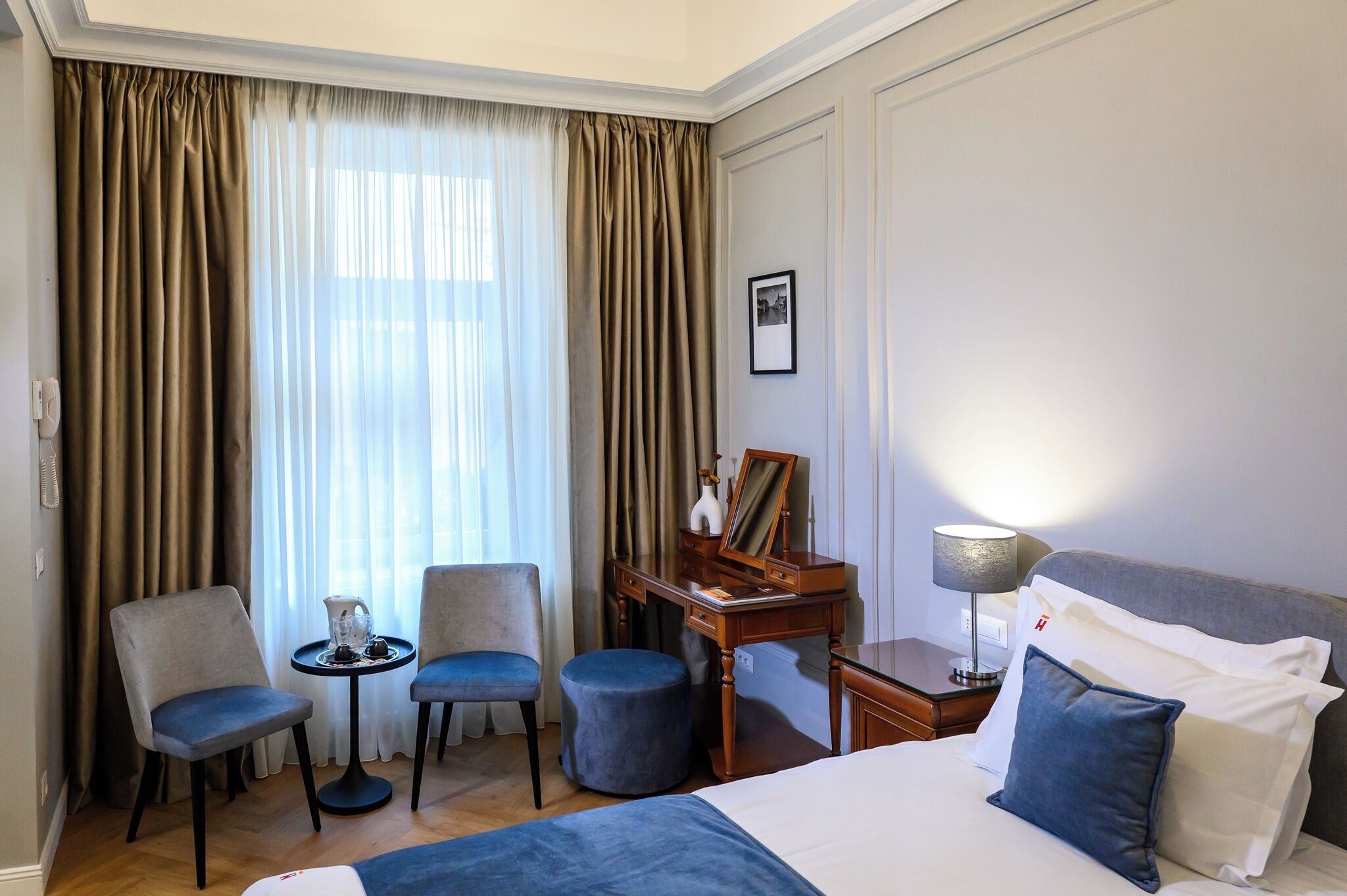 deluxe double or twin room | minibar, desk, laptop workspace, soundproofing