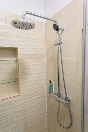 Superior Twin Room | Minibar, desk, laptop workspace, soundproofing - Hotel Transilvania (Cluj-Napoca)