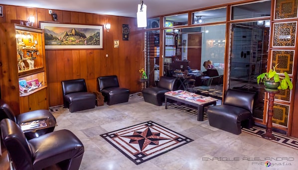 منصة إجراءات تسجيل الوصول/المغادرة