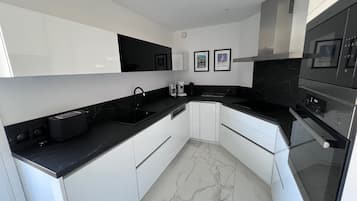 Standard Apartment, 2 Bedrooms | Private kitchen