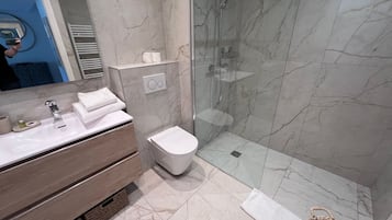Appartement Standard, 1 chambre | Salle de bain | Articles de toilette gratuits, sĂšche-cheveux, serviettes fournies