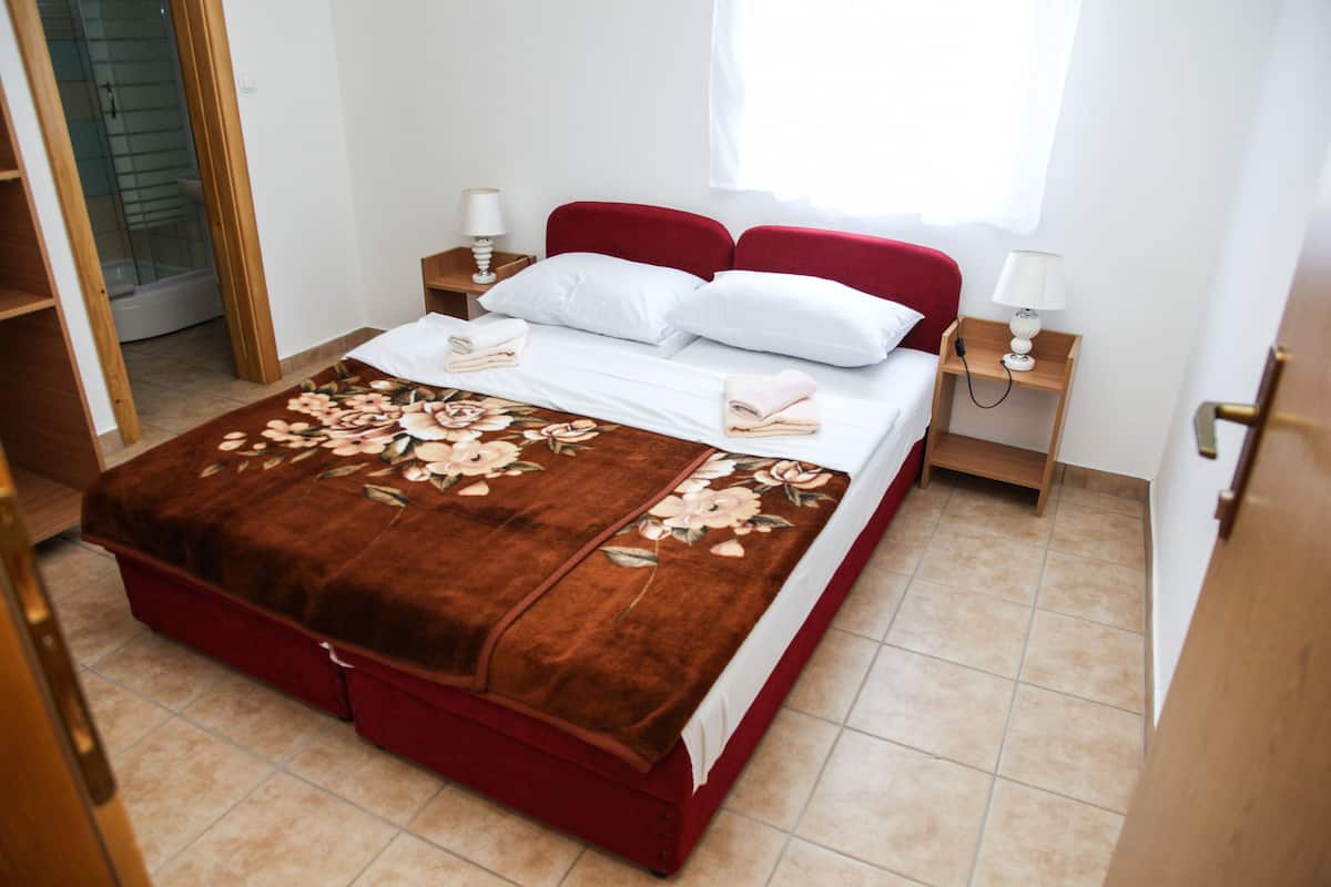 standard room, 2 single beds | laptop workspace, blackout curtains, soundproofing, free wifi