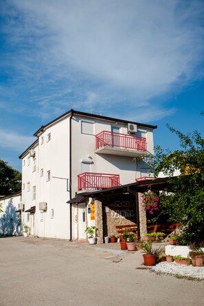 Exterior - Family guesthouse in forest Ana & Stjepan Nikolic (Citluk)