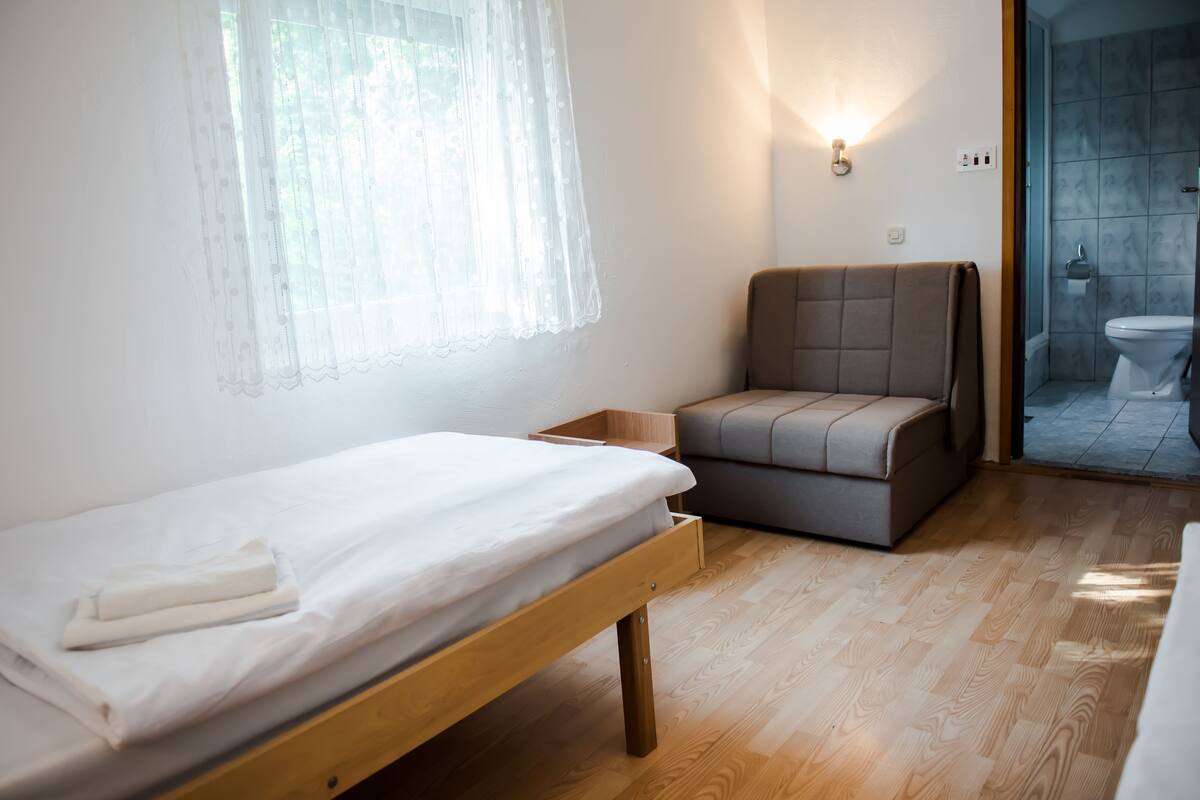 standard room, 2 single beds | laptop workspace, blackout curtains, soundproofing, free wifi