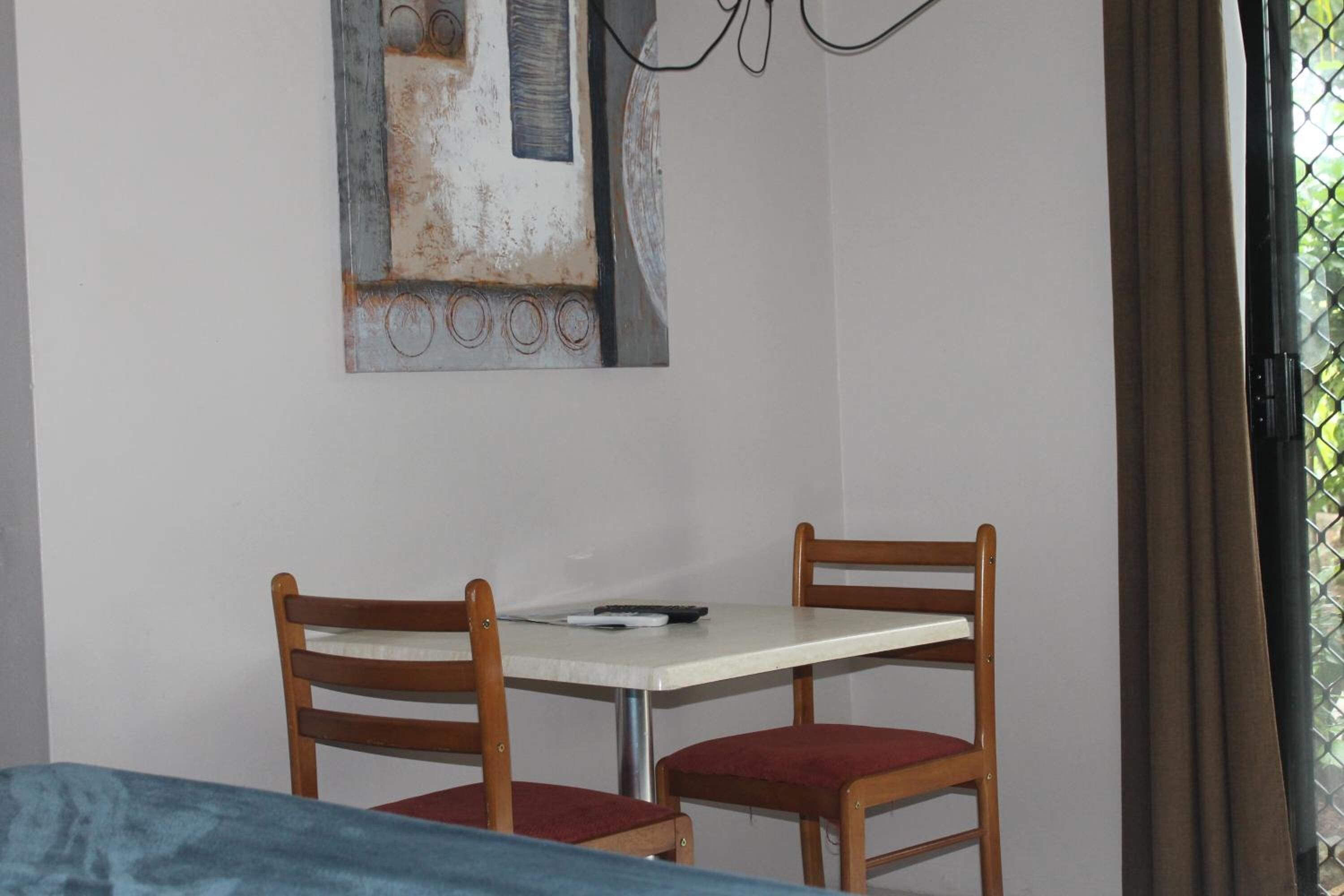 fridge, coffee/tea maker, electric kettle