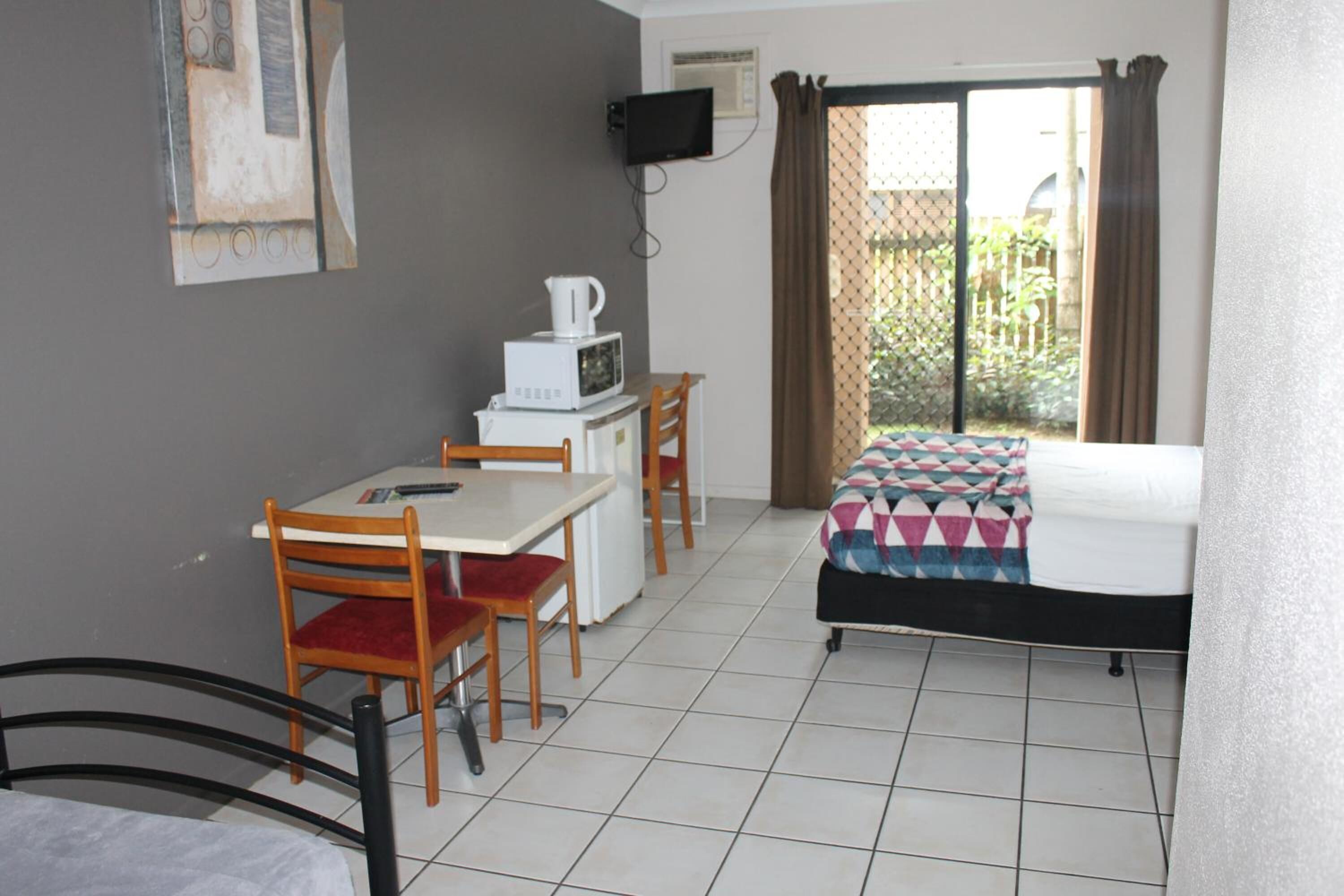 blackout curtains, free wifi, bed sheets