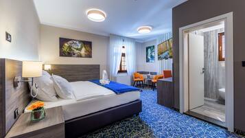 Superior driepersoonskamer | Een minibar, een kluis op de kamer, geluiddichte muren, gratis wifi