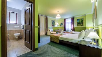 Signature Triple Room | Minibar, in-room safe, soundproofing, free WiFi