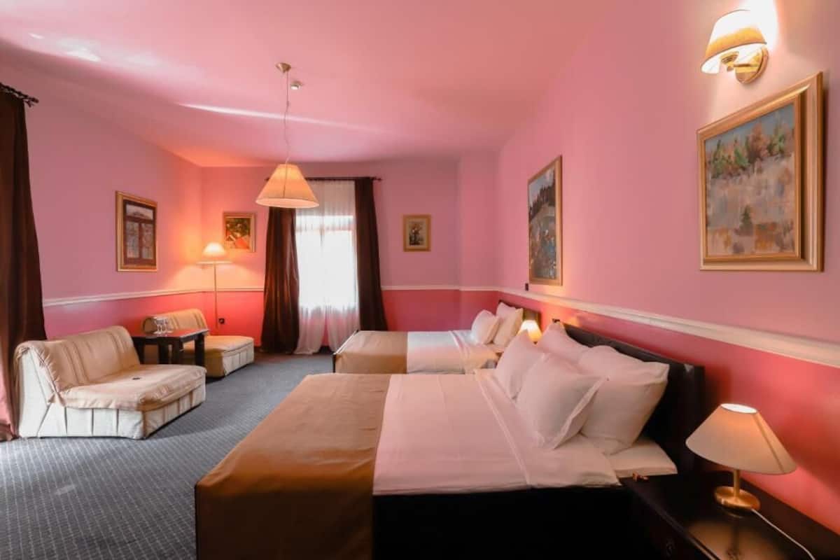 Signature Double or Twin Room | Minibar, in-room safe, soundproofing, free WiFi
