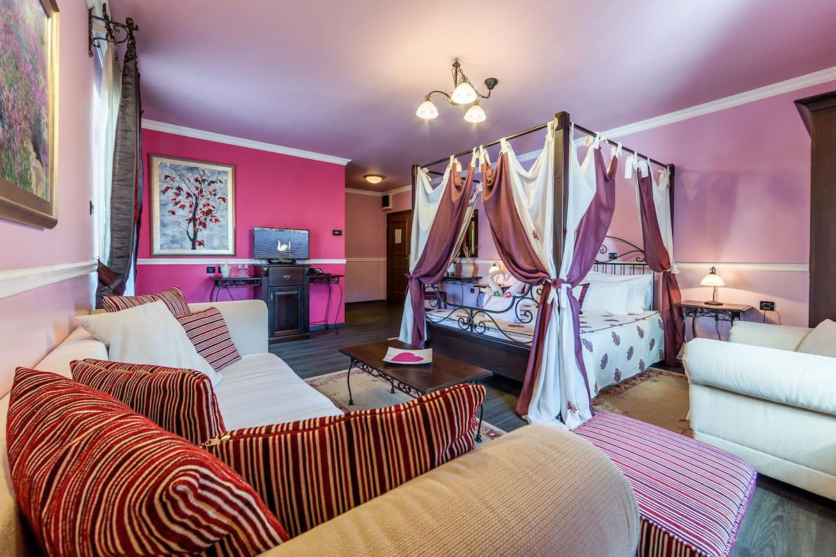 Romantic Double or Twin Room | Minibar, in-room safe, soundproofing, free WiFi