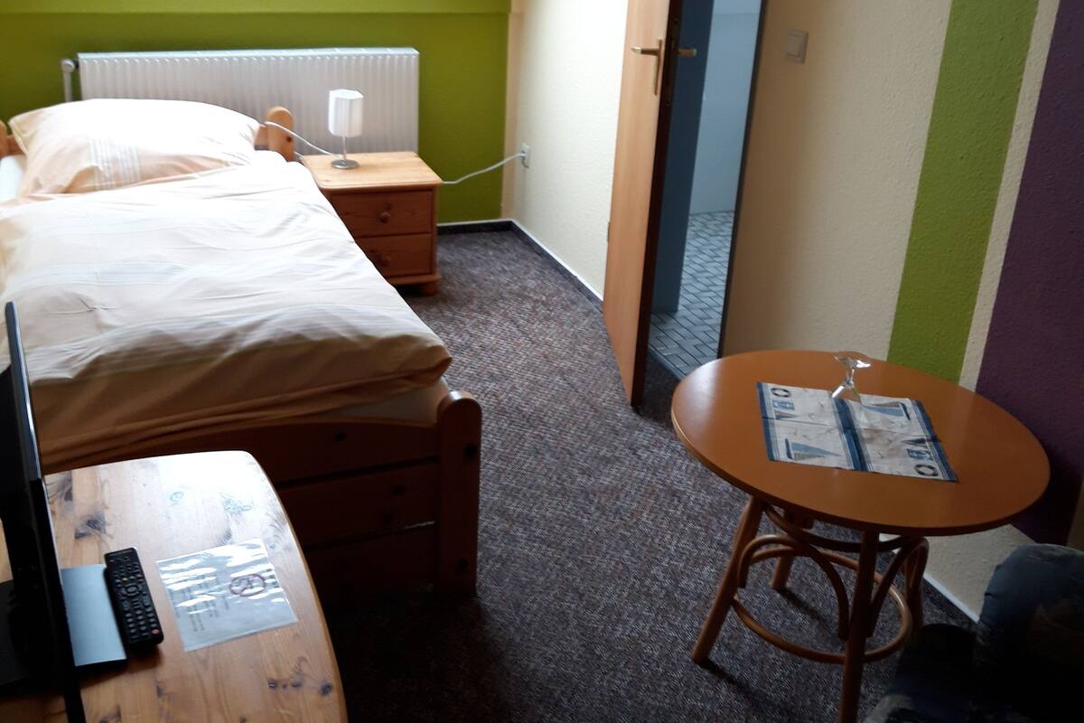 Single Room, Garden View | Hypo-allergenic bedding available, blackout drapes, cribs (free)