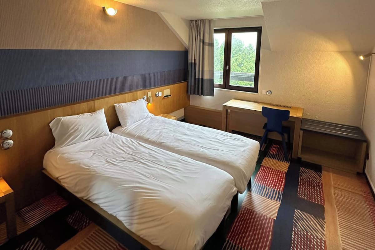 Twin Room, Non Smoking | 1 bedroom, desk, soundproofing, free WiFi