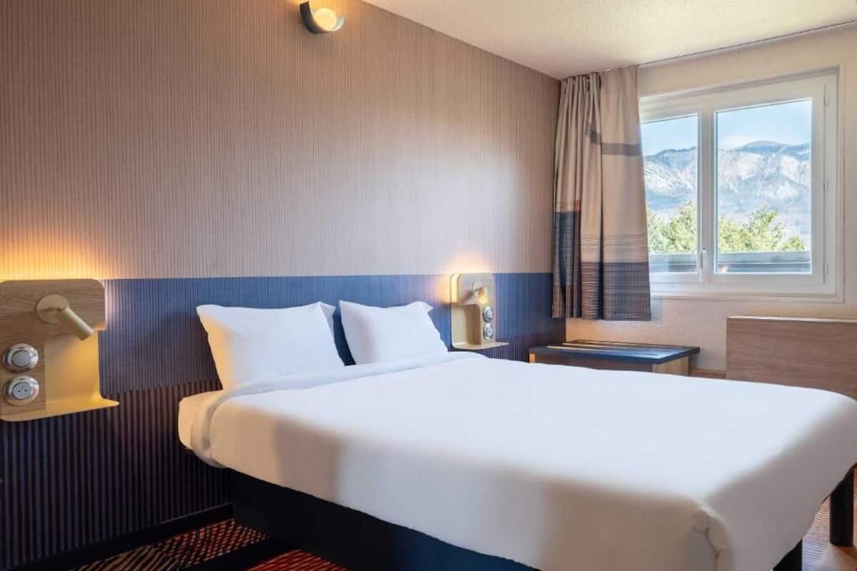 Double Room, Non Smoking | Desk, soundproofing, free WiFi, bed sheets