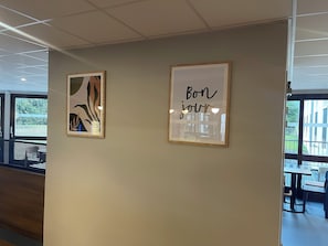 Flat-screen TV, offices - B&B HOTEL Saint-Pierre-en-Faucigny Bonneville (Saint-Pierre-en-Faucigny)