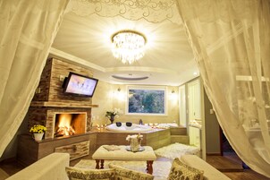 Presidential Suite | Premium bedding, minibar, in-room safe, blackout drapes