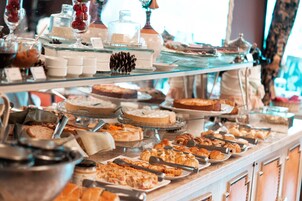 Desayuno completo incluido todos los días 