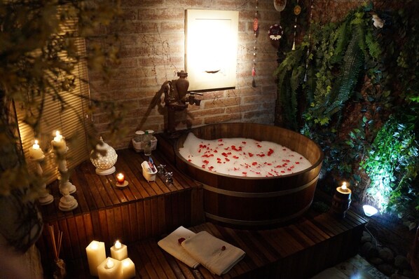 Couples treatment room(s), hot tub, body treatments, mud baths - Don Ramon Hotel & Spa (Canela)