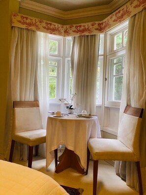 Standard Room | Premium bedding, minibar, in-room safe, blackout drapes