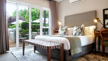 Kamar Double atau Twin Deluks, balkon, pemandangan kolam renang | Teras/patio