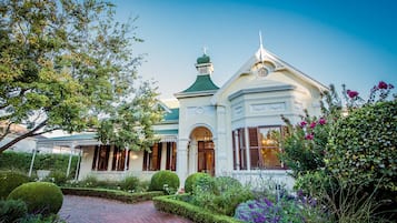 Luxury Villa | 1 bedroom, hypo-allergenic bedding, in-room safe, individually decorated