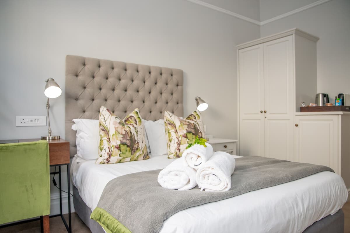 Basic Single Room, 1 Twin Bed | 1 bedroom, hypo-allergenic bedding, in-room safe, individually decorated