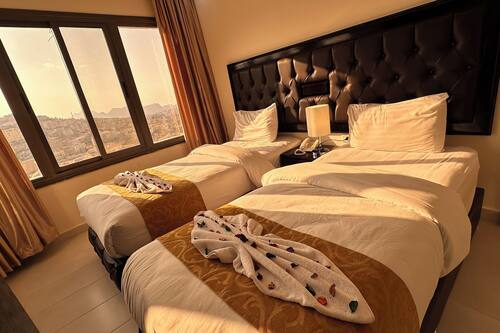 Standard Twin Room, 2 Single Beds | Select Comfort beds, minibar, in-room safe, desk