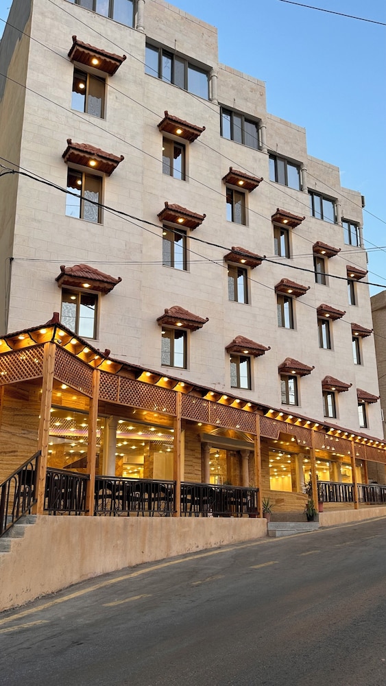 Photo of Sharah Mountains Hotel