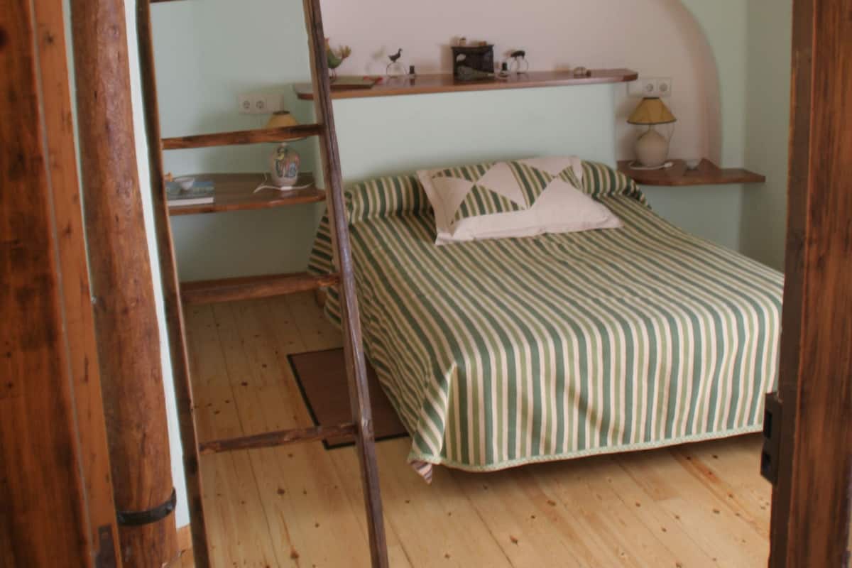 Premium bedding, blackout curtains, iron/ironing board