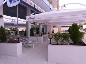 Outdoor dining - Eskada Beach (Akhtopol)