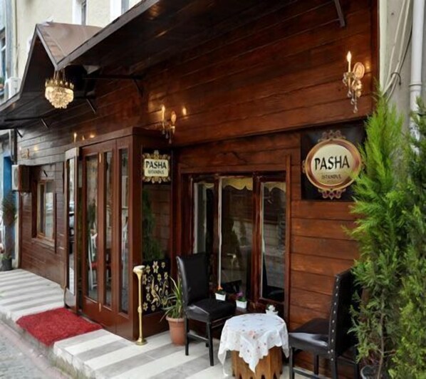 Front of property - Family Istanbul Hotel (Istanbul)