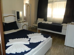 Family Room (5 Person) | Premium bedding, pillowtop beds, minibar, in-room safe - Family Istanbul Hotel (Istanbul)
