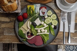 Free daily full breakfast - Family Istanbul Hotel (Istanbul)