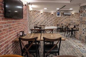 Free daily full breakfast - Family Istanbul Hotel (Istanbul)