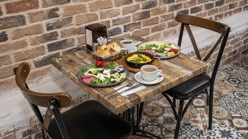 Desayuno completo incluido todos los días