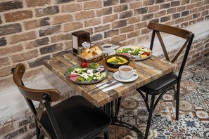 Desayuno completo incluido todos los días